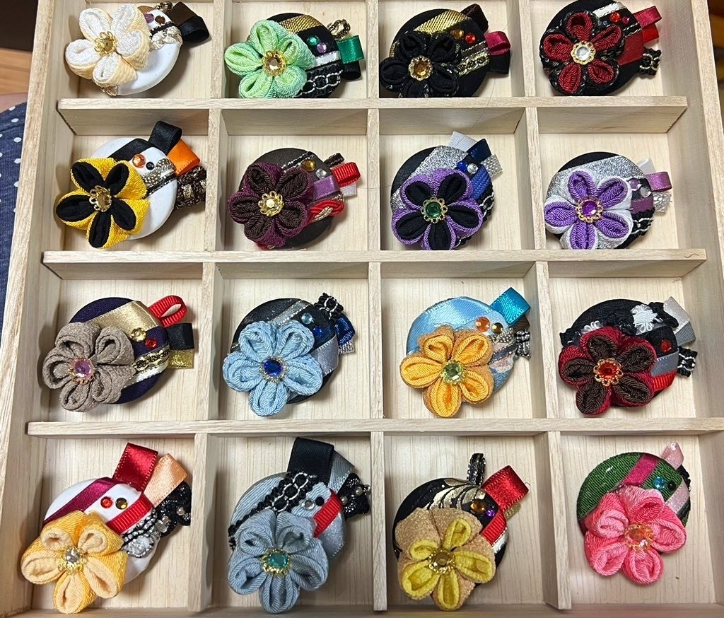 刀剣男士イメージまん丸つまみ細工ブローチ