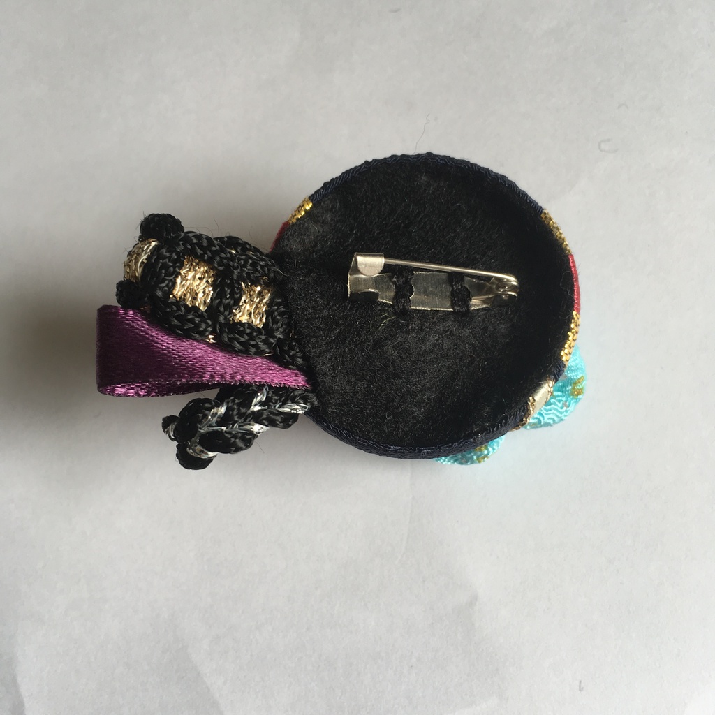 刀剣男士イメージまん丸つまみ細工ブローチ