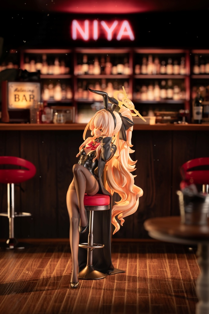 ブルーアーカイブ ニヤニヤ教授 バニーガールver. 未塗装未組み立てガレージキット