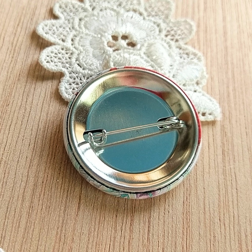 イラスト 缶バッチ うお座 38mm アナログイラスト 紫の角 Booth