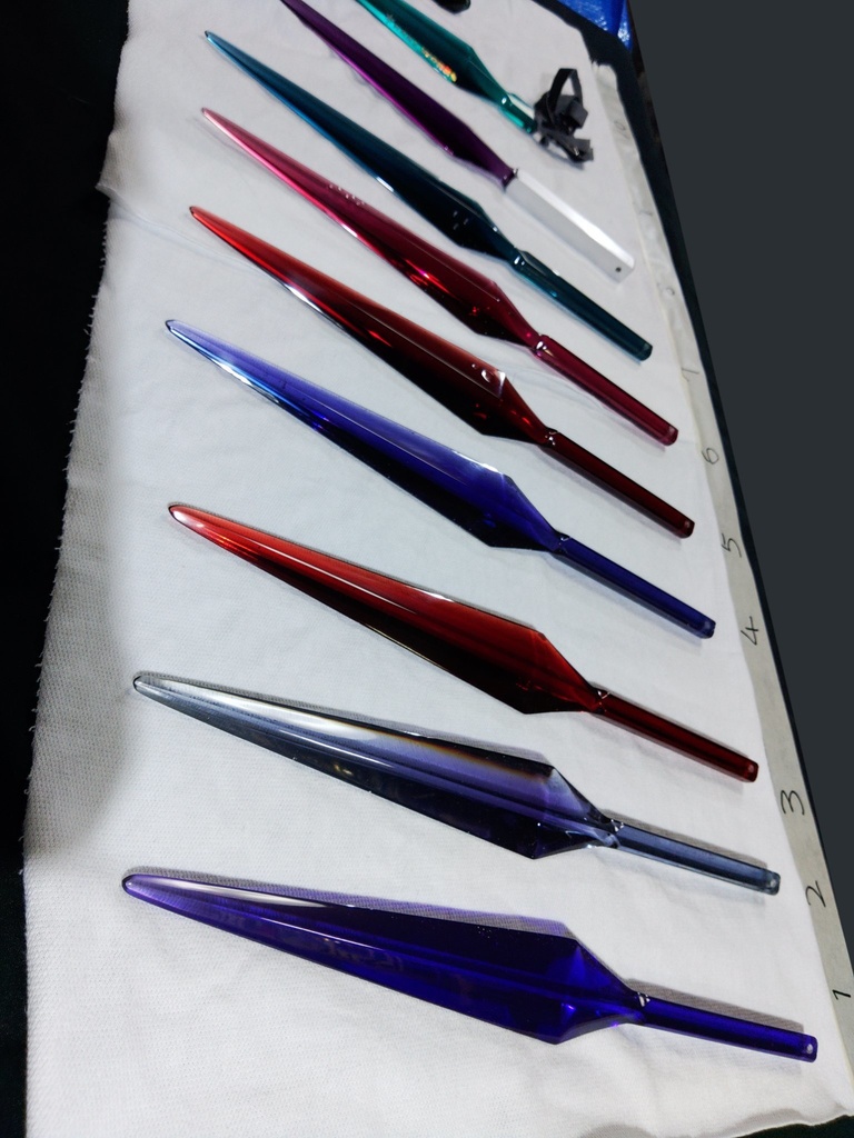 クナイ型ルームキーホルダー【アバンスパイク】全長35cm