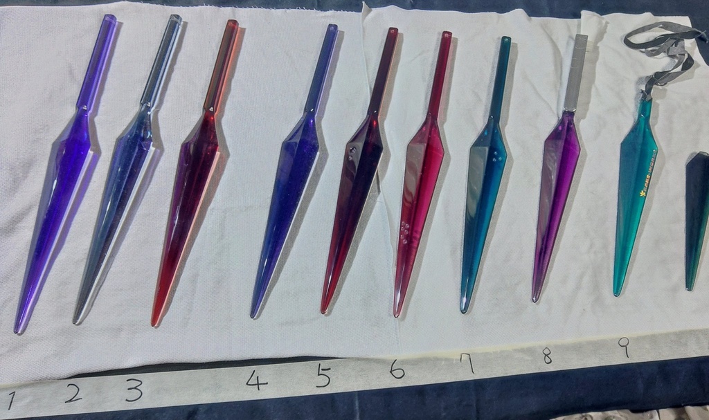 クナイ型ルームキーホルダー【アバンスパイク】全長35cm