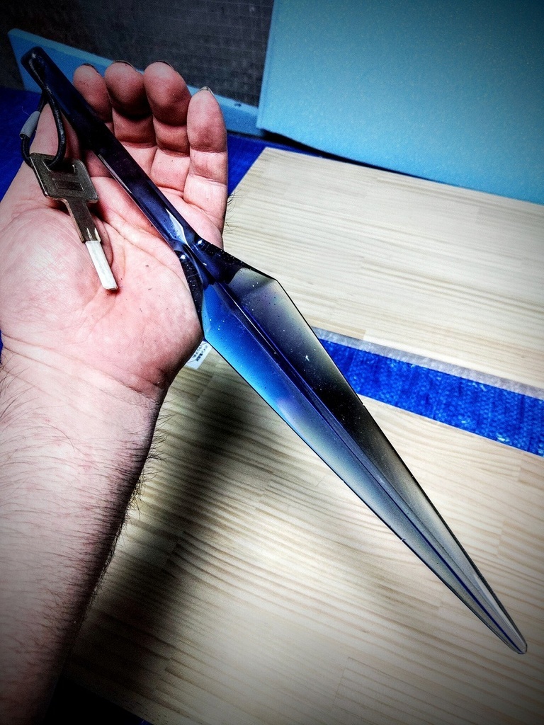 クナイ型ルームキーホルダー【アバンスパイク】全長35cm