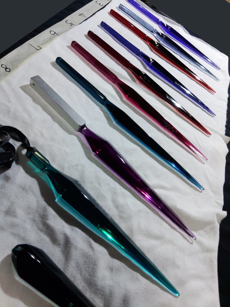 クナイ型ルームキーホルダー【アバンスパイク】全長35cm