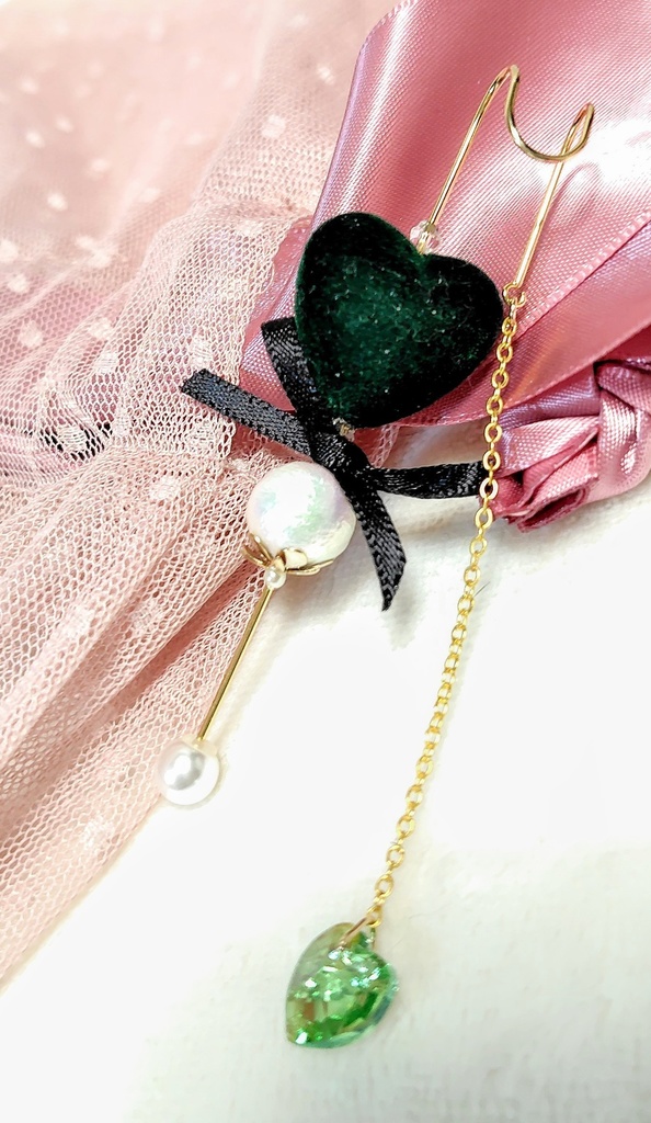 黛冬優子イメージラップピアス