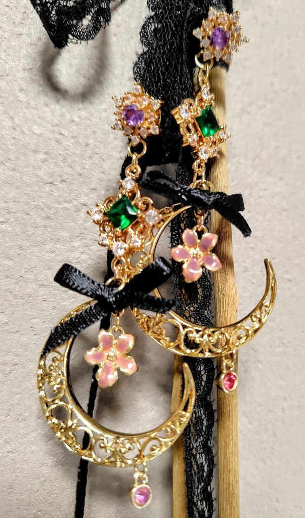 マジーク・アルーアイメージピアス