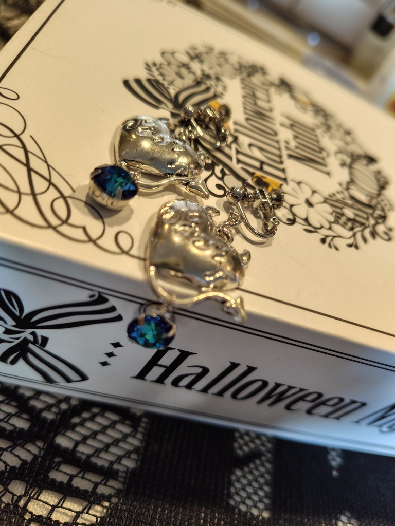 ヘブンリーブルーをつかまえてイメージ耳飾り