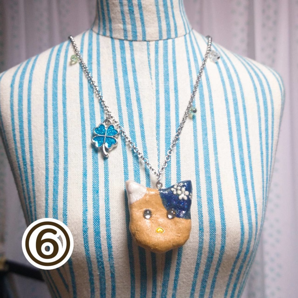 ハンドメイド猫のペンダント(名刺ケース付き)