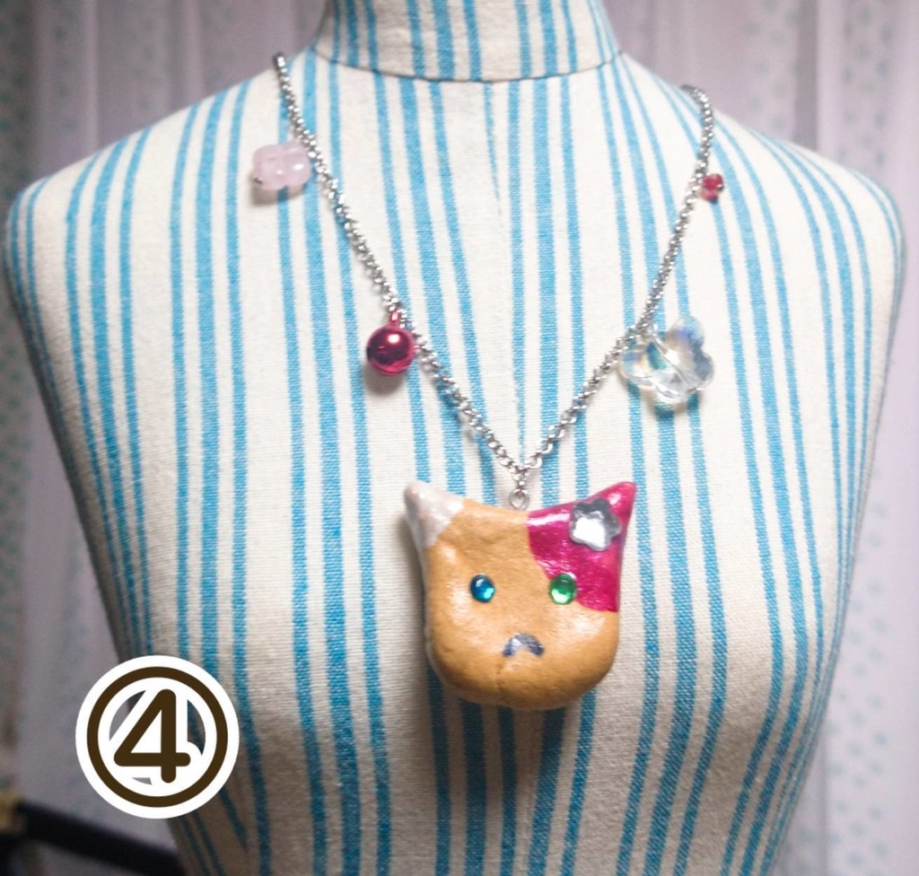 ハンドメイド猫のペンダント(名刺ケース付き)