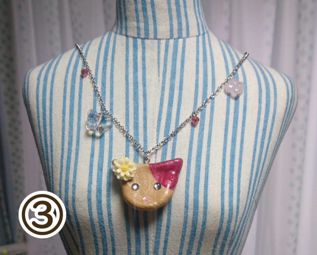 ハンドメイド猫のペンダント(名刺ケース付き)