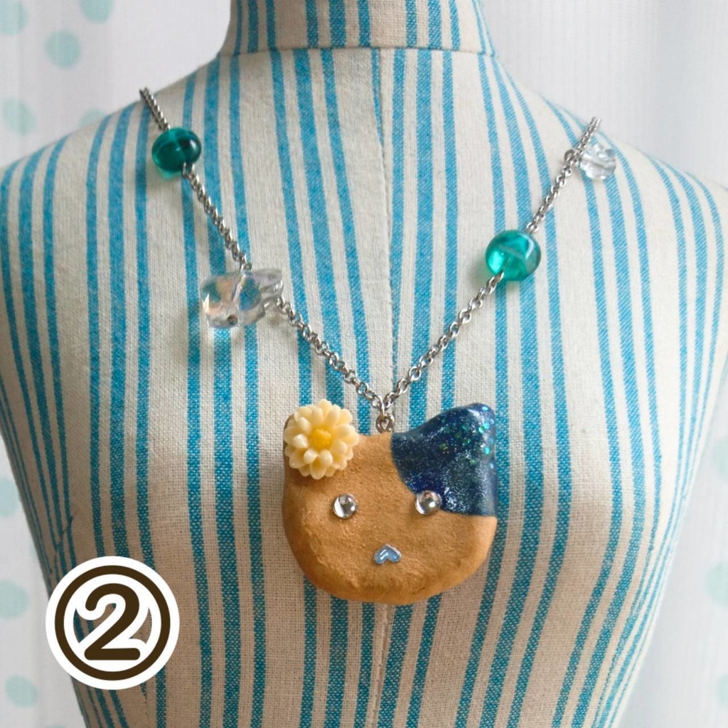 ハンドメイド猫のペンダント(名刺ケース付き)