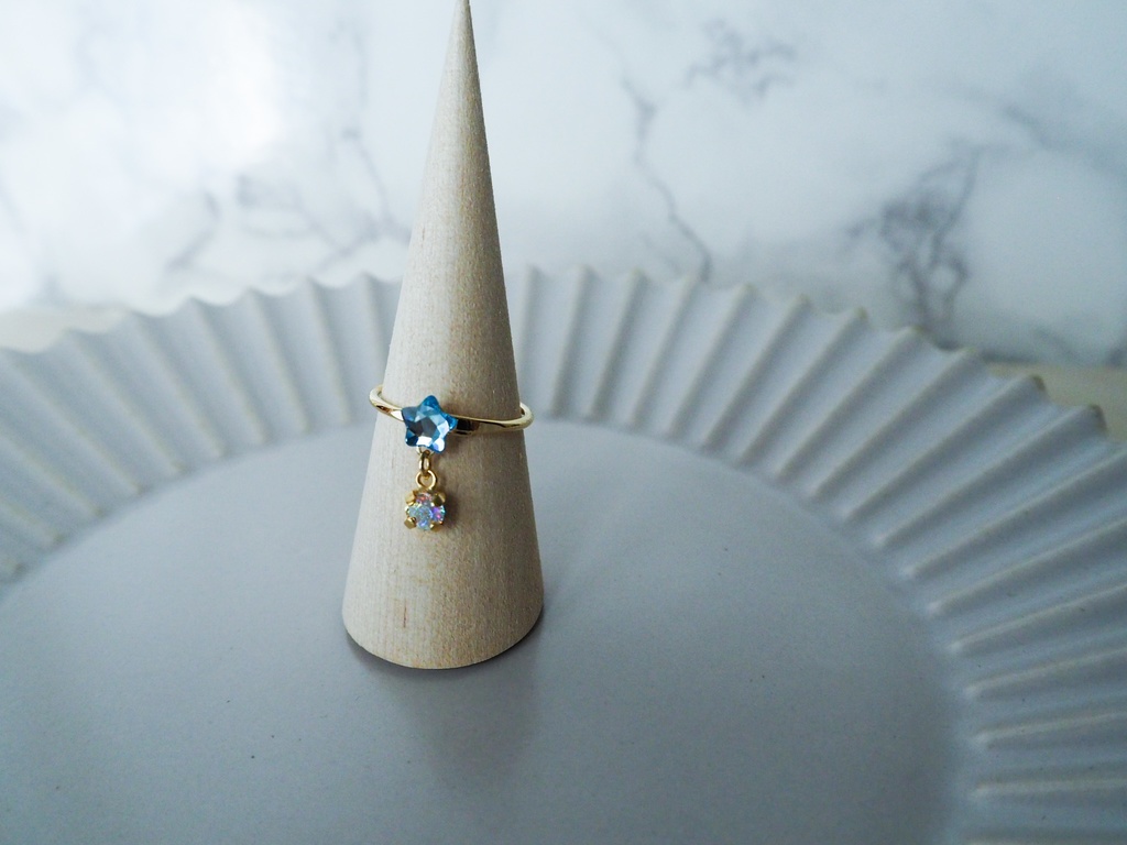 星モチーフ パーツが揺れるしゃらしゃら指輪