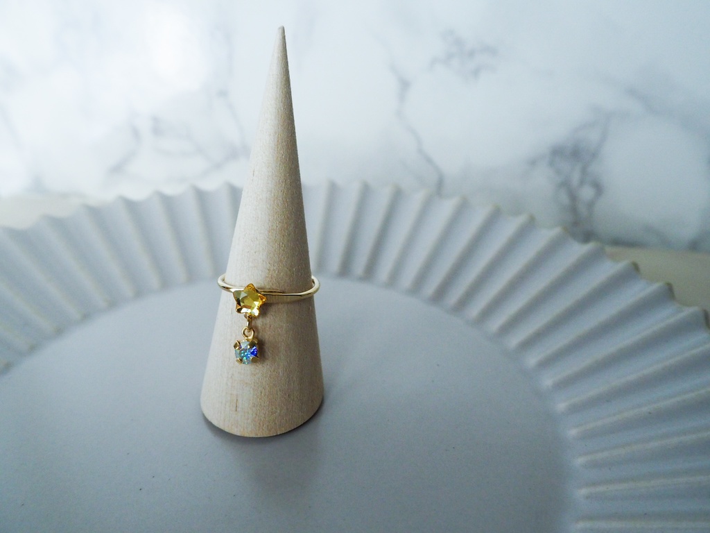 星モチーフ パーツが揺れるしゃらしゃら指輪