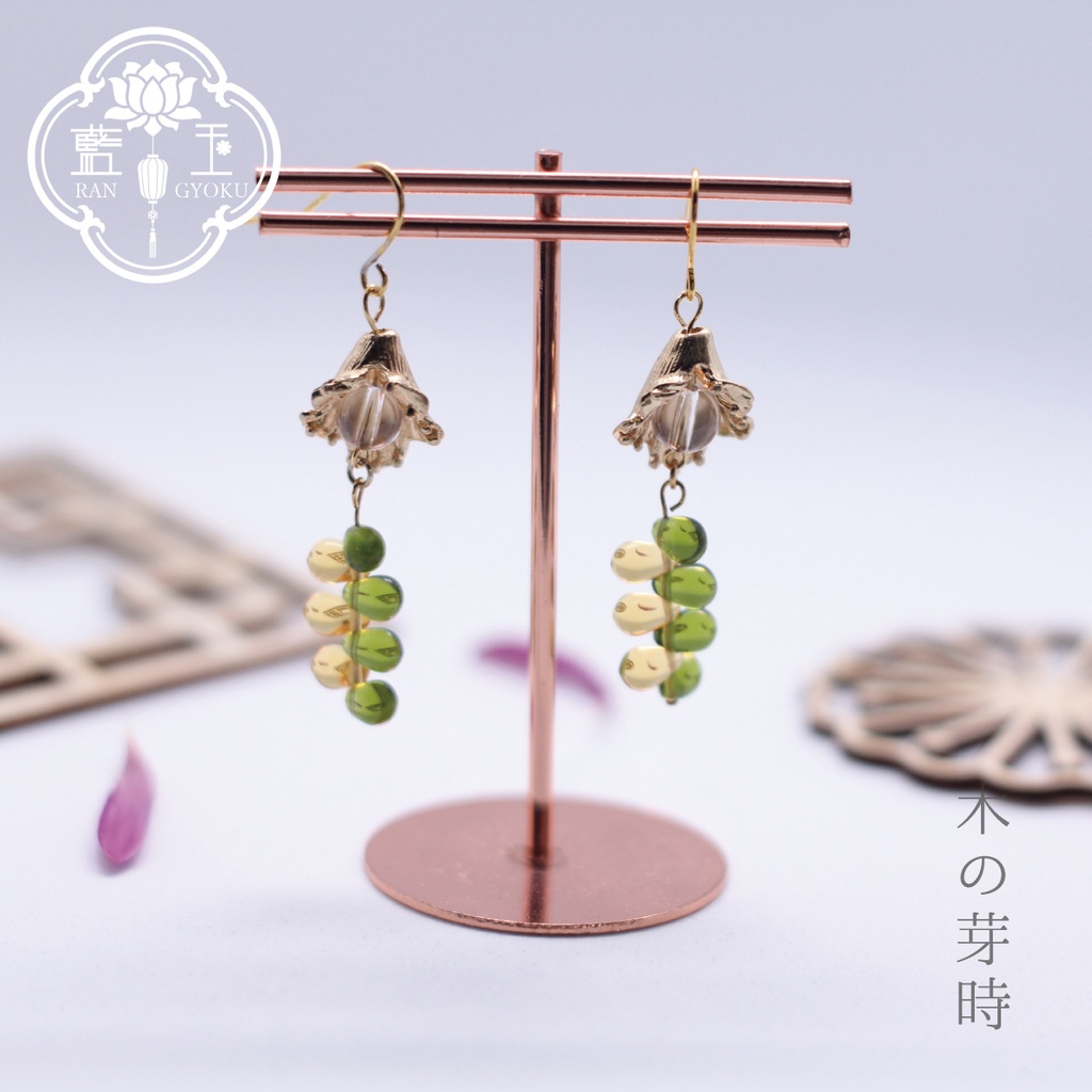 【中華風ピアス・イヤリング】木の芽時/水晶&雫ビーズと花のアクセサリー