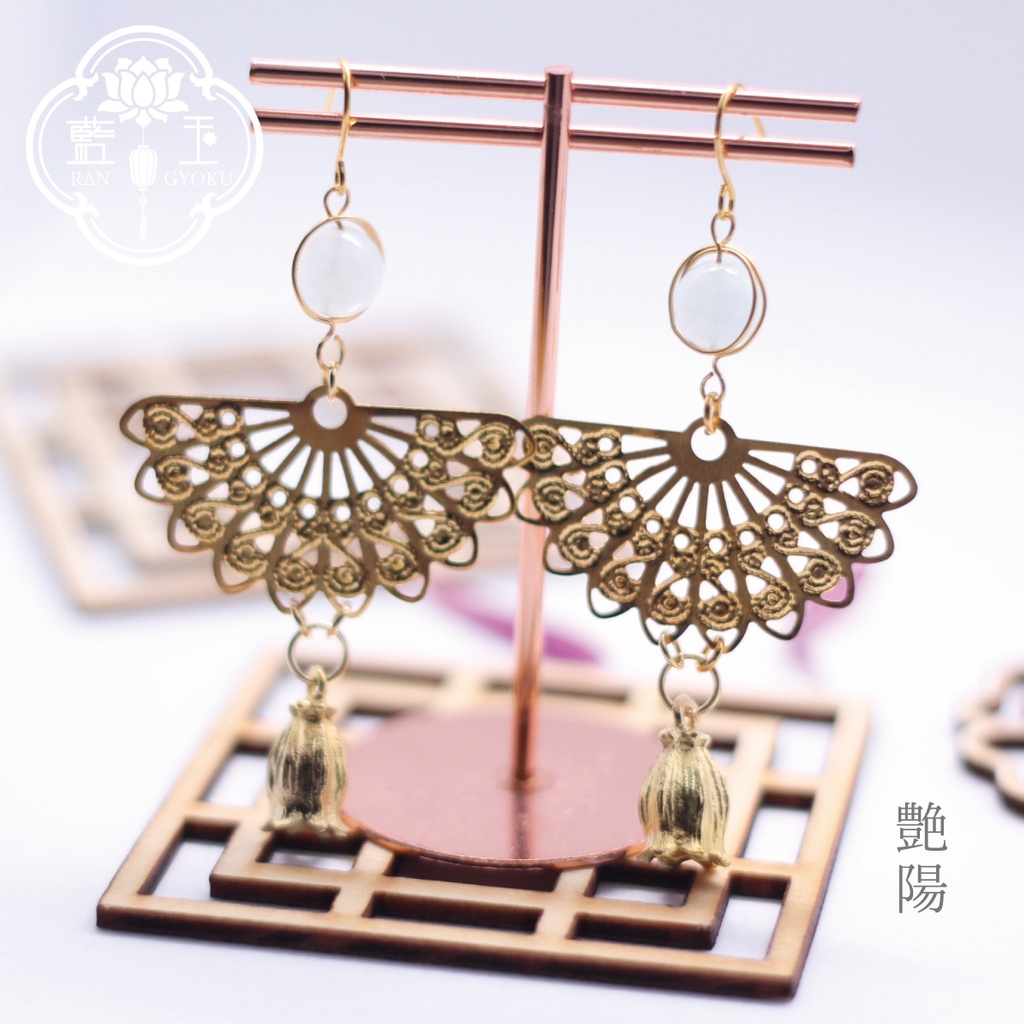 【中華風ピアス・イヤリング】艶陽/アクアマリン&扇と花のアクセサリー