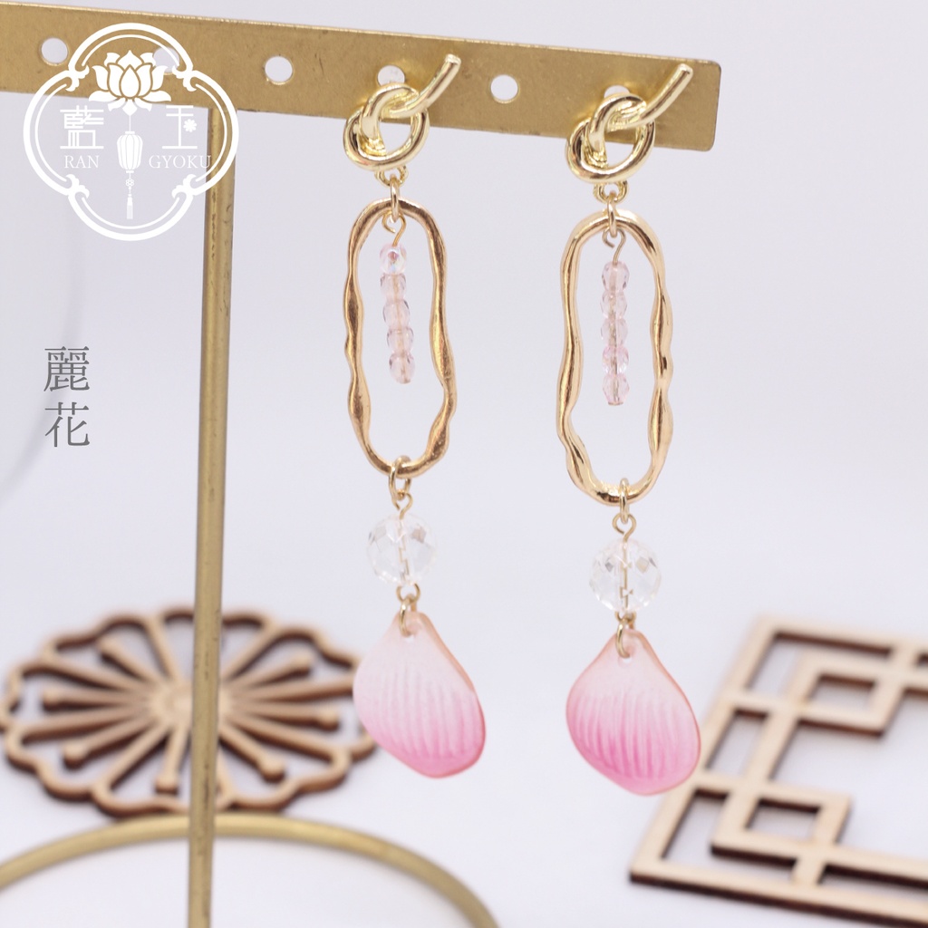 【ピアス・イヤリング】付喪神シリーズ:麗花/桃色の花びらと水晶のアクセサリー