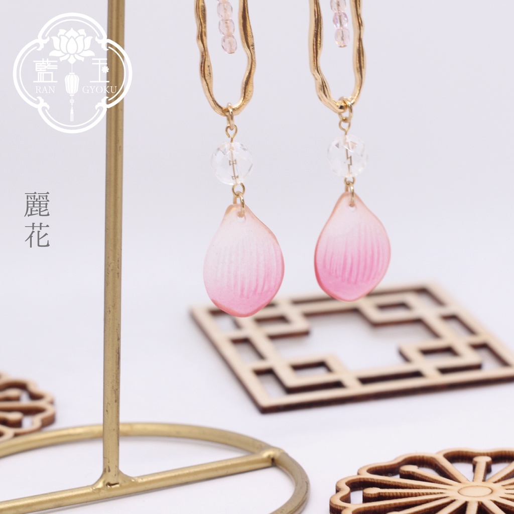 【ピアス・イヤリング】付喪神シリーズ:麗花/桃色の花びらと水晶のアクセサリー