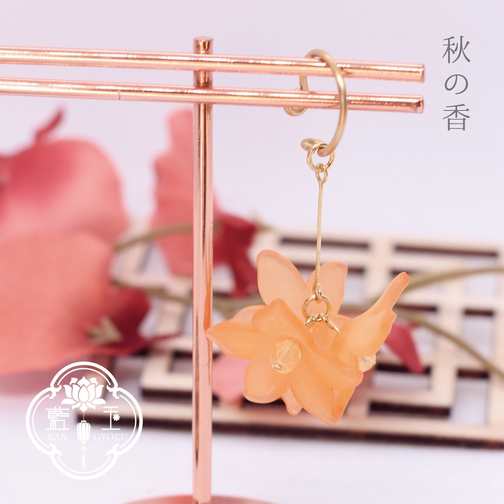 【金木犀風イヤーカフ】秋の香/オレンジ花のアクセサリー