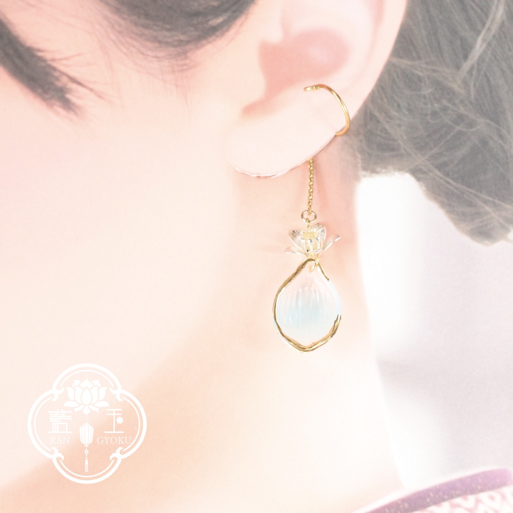 【イヤーカフ】桜降 花弁の揺れる片耳アクセサリー/ピンク・水色