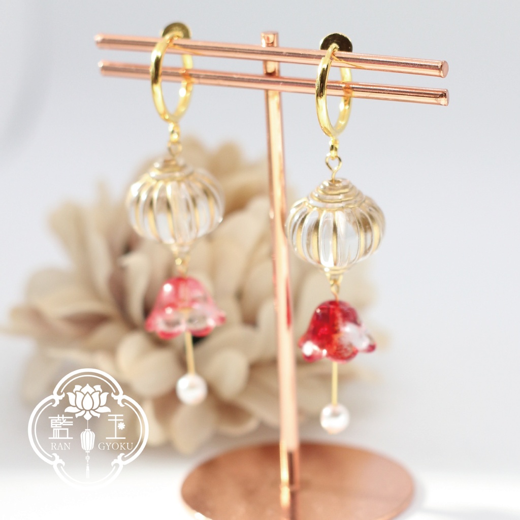 【イヤリング】椿のランタン風アクセサリー※ピアス変更可能