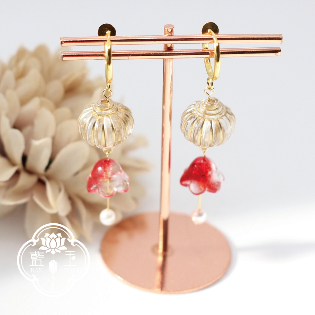 【イヤリング】椿のランタン風アクセサリー※ピアス変更可能