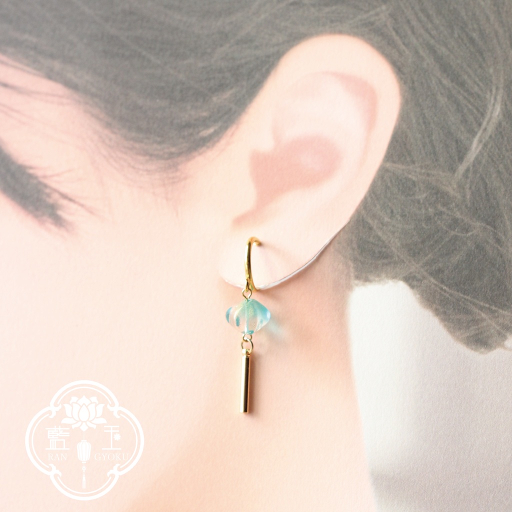 【中華風ピアス&イヤリング】左右選べる小さなランタン風アクセサリー