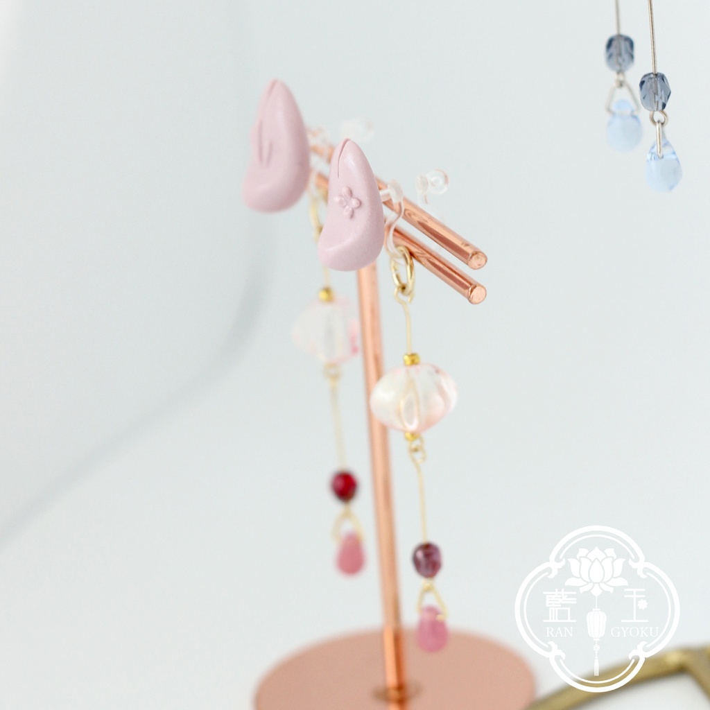 【和風ピアス・イヤリング】追加パーツが選べる和菓子なお狐様アクセサリー(撫子Ver)