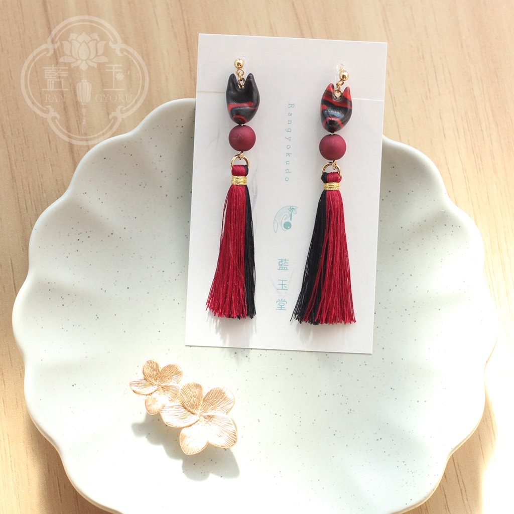 お狐様のタッセルピアス・イヤリング/黒赤MIX*祭囃子*