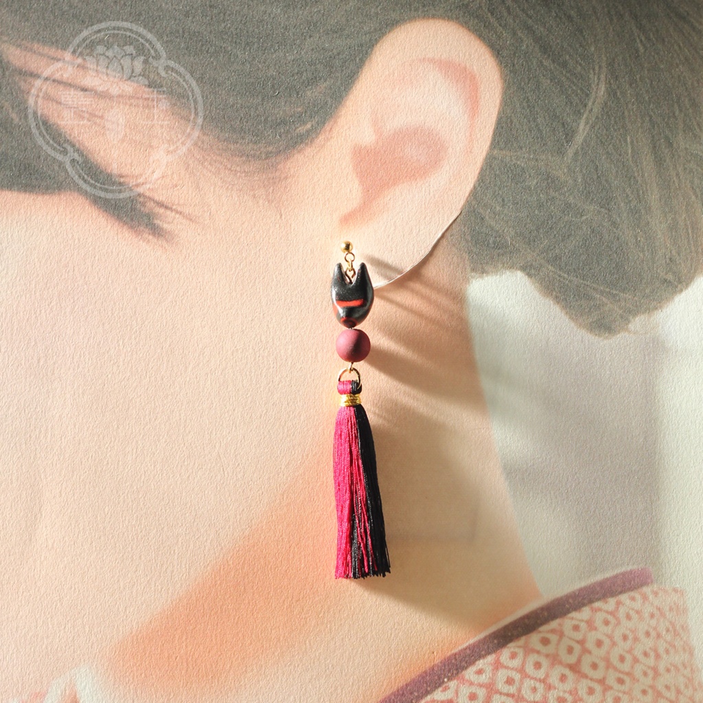 お狐様のタッセルピアス・イヤリング/黒赤MIX*祭囃子*