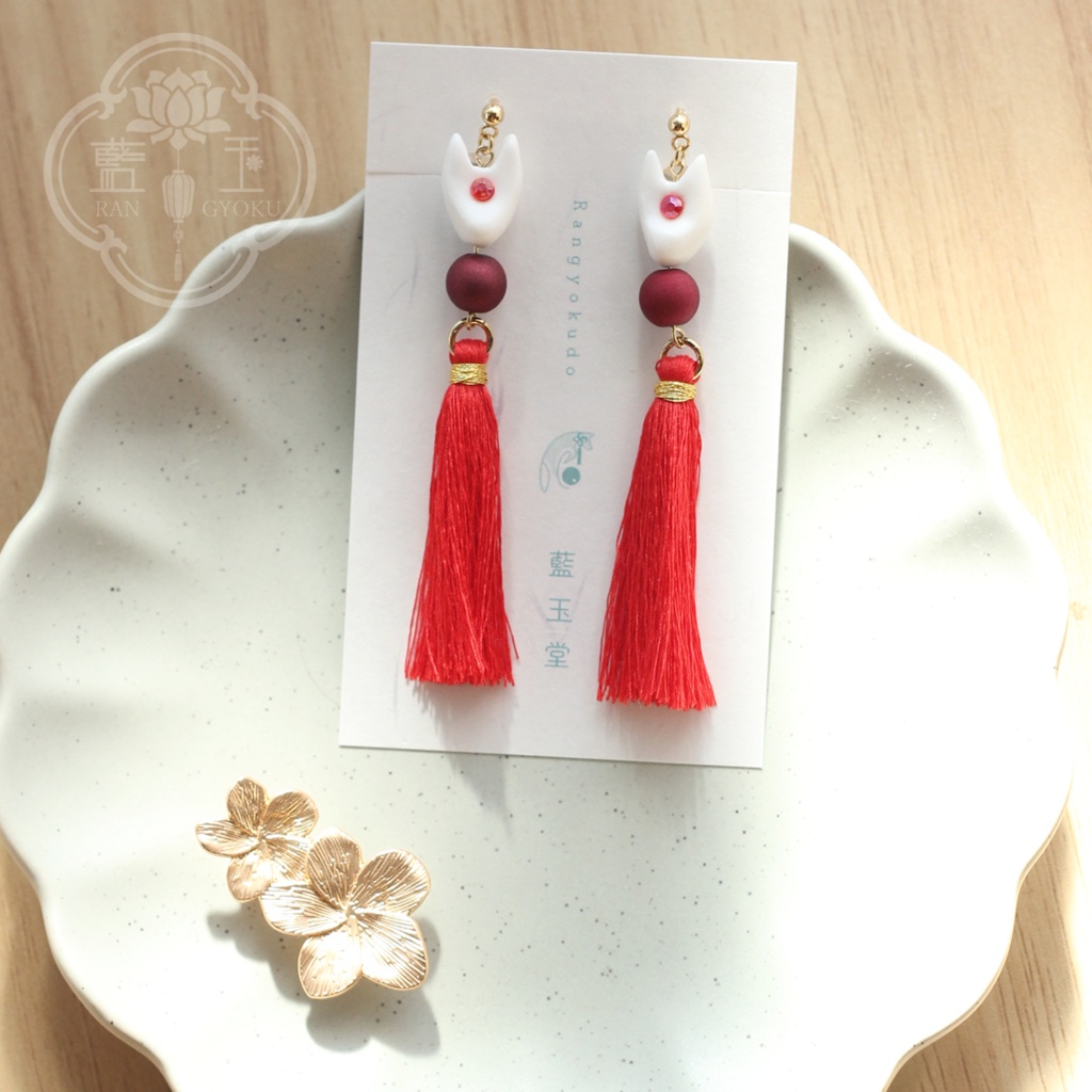 お狐様のタッセルピアス・イヤリング/白赤*狐の嫁入り*