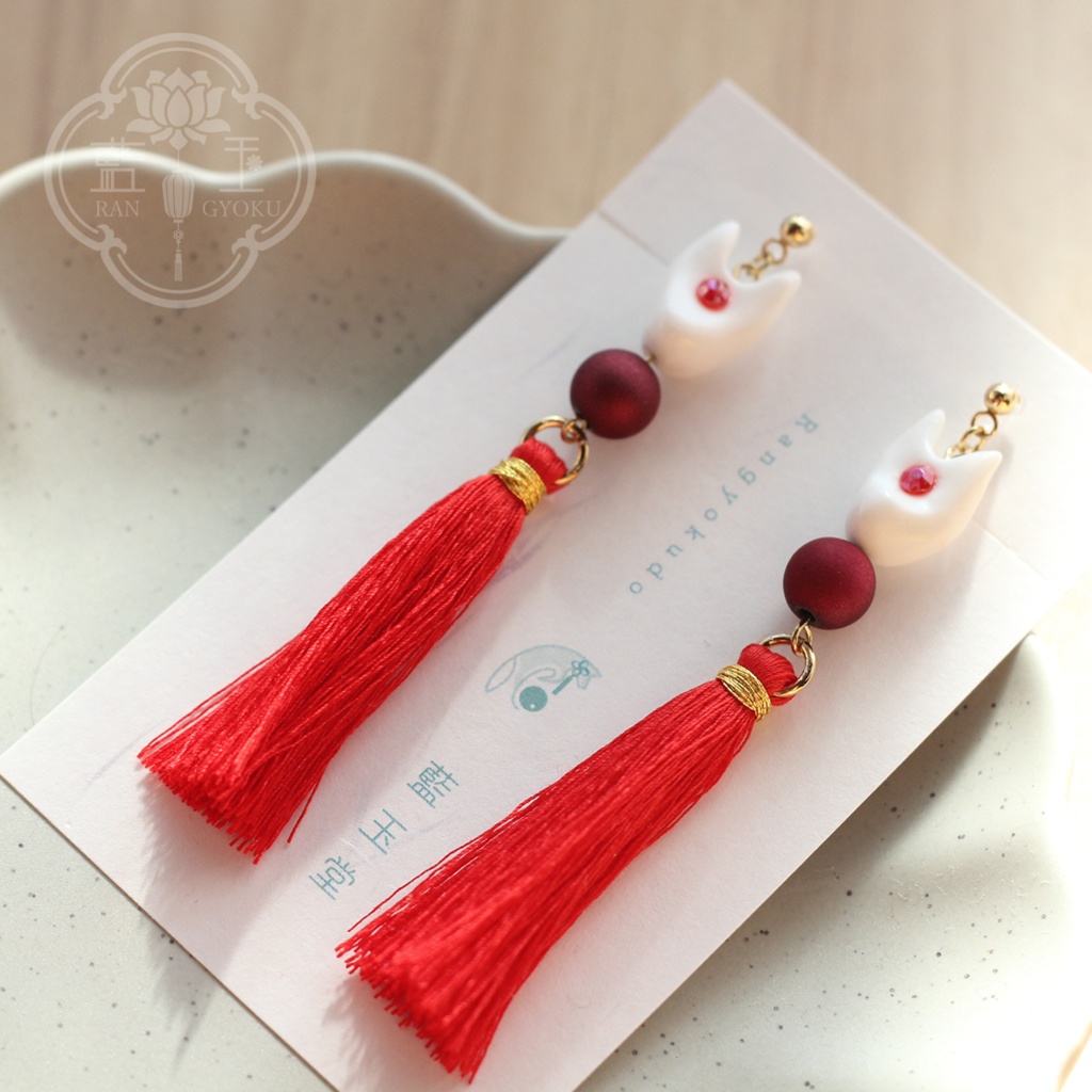 お狐様のタッセルピアス・イヤリング/白赤*狐の嫁入り*