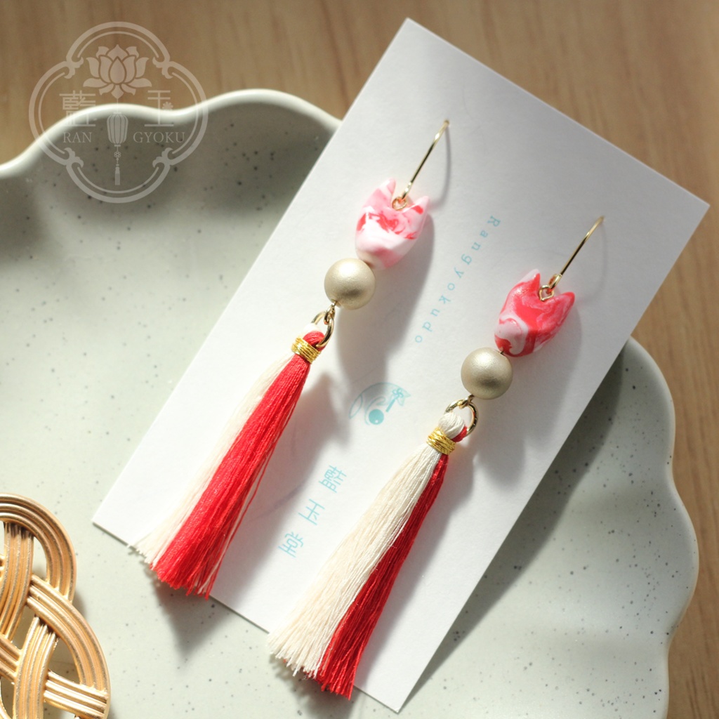 お狐様のタッセルピアス・イヤリング/白赤MIX*祭囃子*