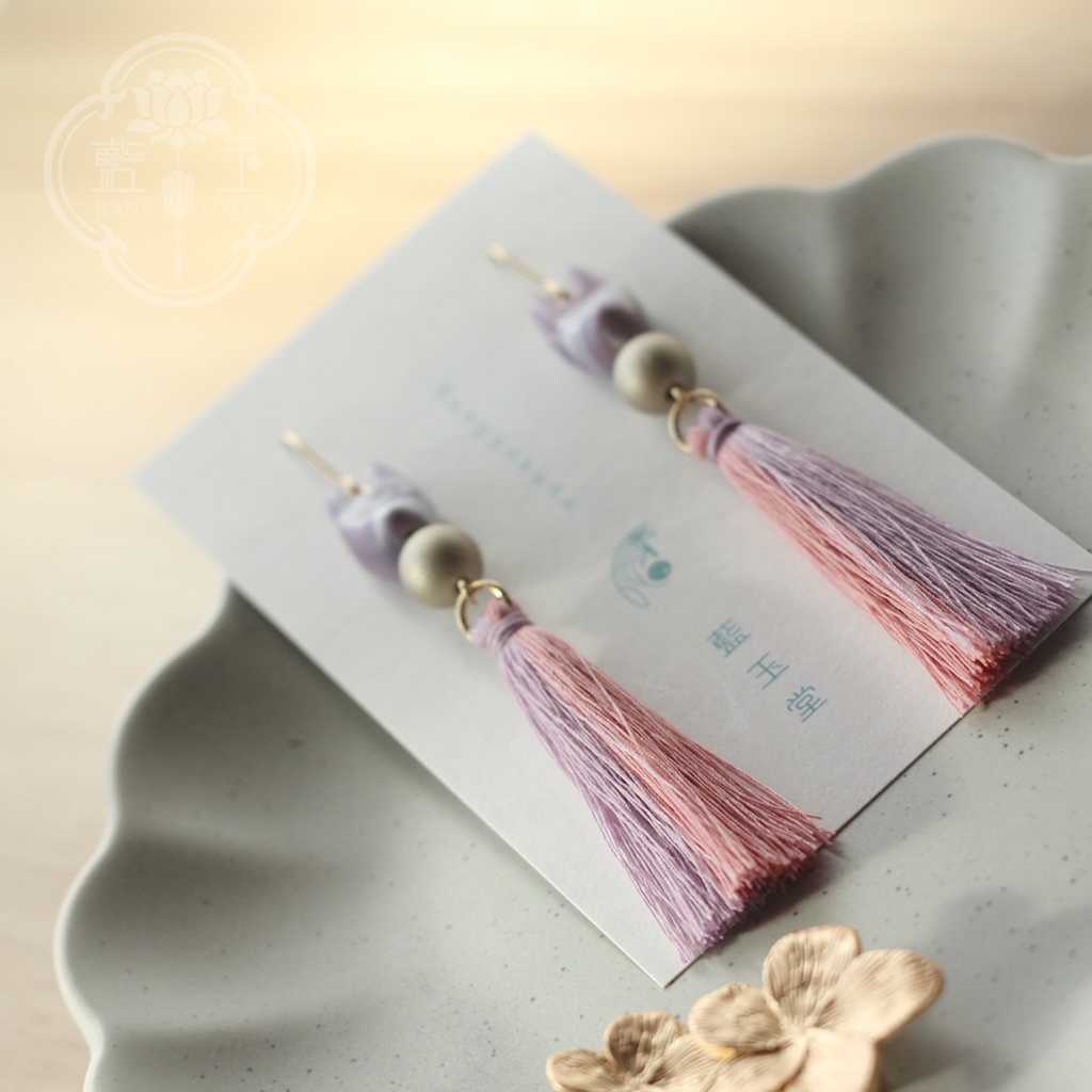 お狐様のタッセルピアス・イヤリング/桃紫MIX*源氏物語*