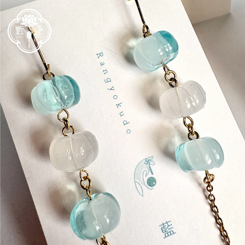 【中華風】空色ランタンの耳飾り*晴天色・夕暮れ色・夜色/ピアス⇔イヤリングOK