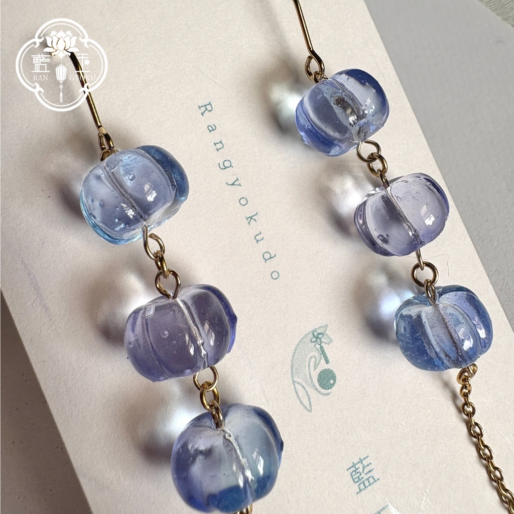 【中華風】空色ランタンの耳飾り*晴天色・夕暮れ色・夜色/ピアス⇔イヤリングOK