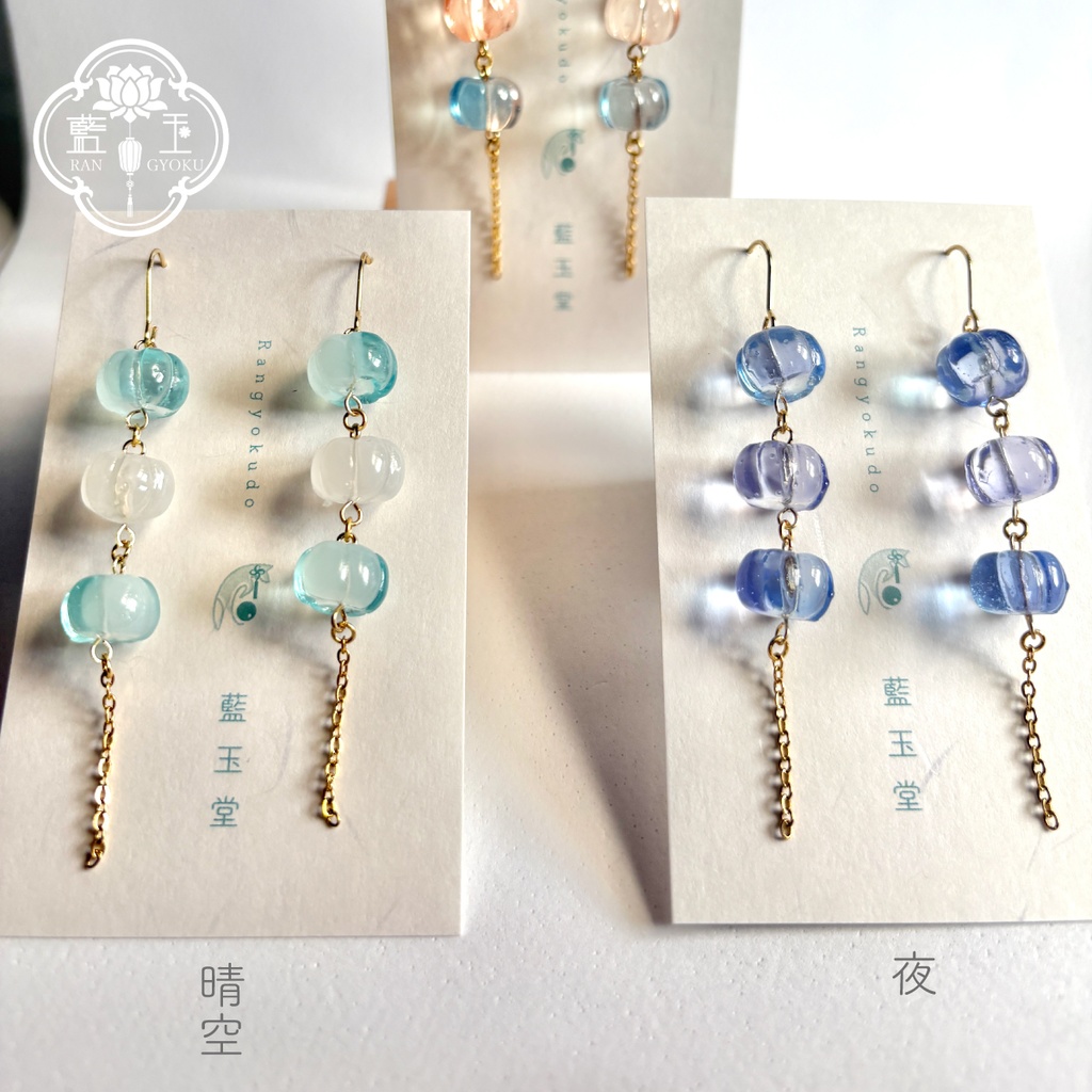 【中華風】空色ランタンの耳飾り*晴天色・夕暮れ色・夜色/ピアス⇔イヤリングOK