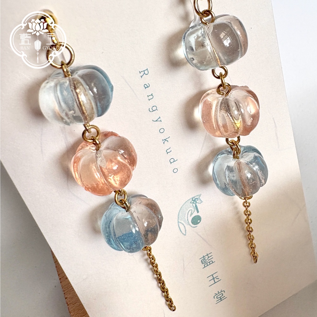 【中華風】空色ランタンの耳飾り*晴天色・夕暮れ色・夜色/ピアス⇔イヤリングOK