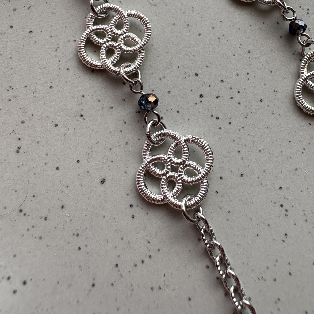 彼岸花と結びの揺れる耳飾り|中華風ロングピアス/イヤリング