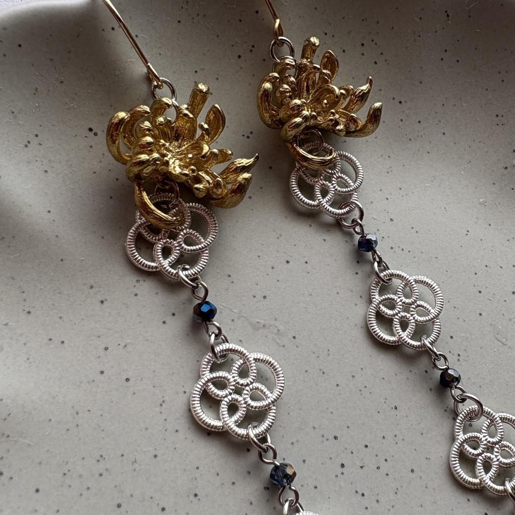 彼岸花と結びの揺れる耳飾り|中華風ロングピアス/イヤリング