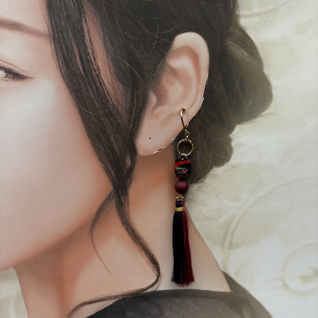 お狐様のタッセル片耳イヤーカフ/祭囃子・月詠