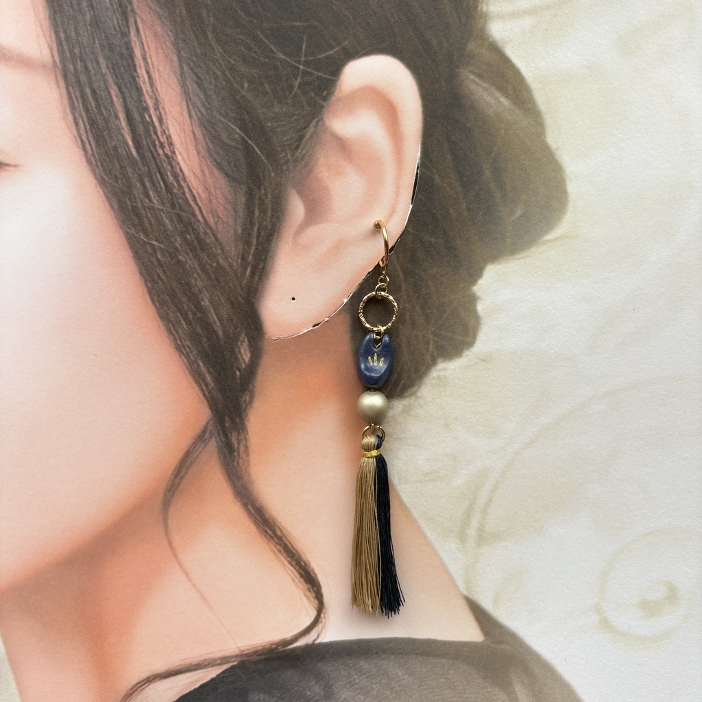 お狐様のタッセル片耳イヤーカフ/祭囃子・月詠