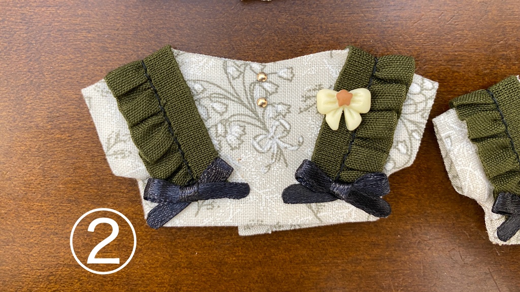 鈴蘭とフリルのシャツ