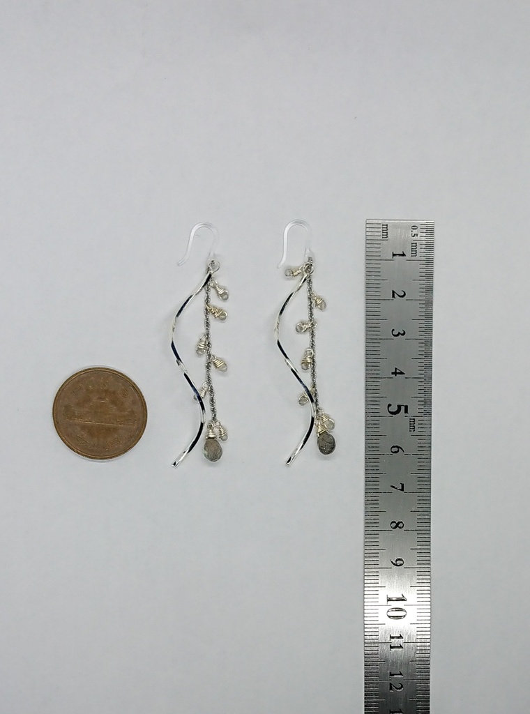 ラブラドライトの木の実ピアス