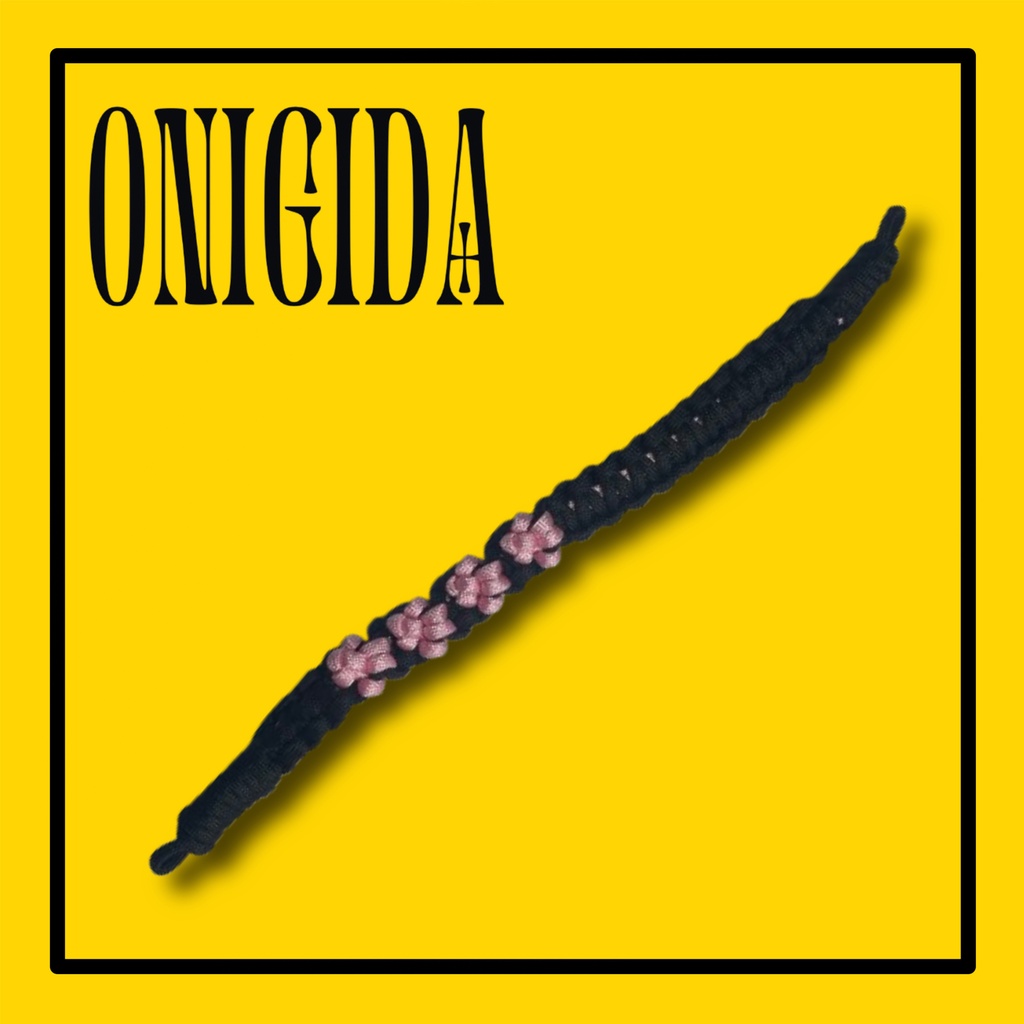 【ブラック×ピンク】ぷっくり肉球ハンドストラップ （34cm）【猫チャーム／スマホホルダー付き】
