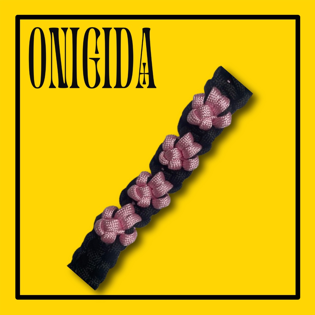 【ブラック×ピンク】ぷっくり肉球ハンドストラップ (34cm)【猫チャーム/スマホホルダー付き】