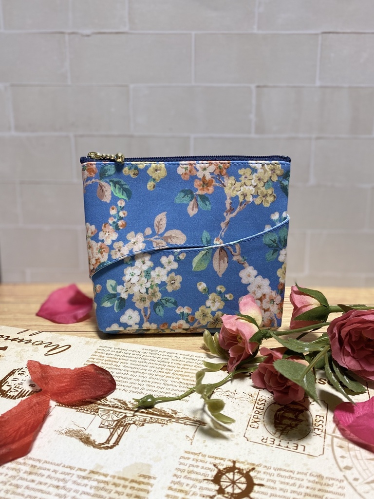 リバティプリントティッシュケース付きポーチ