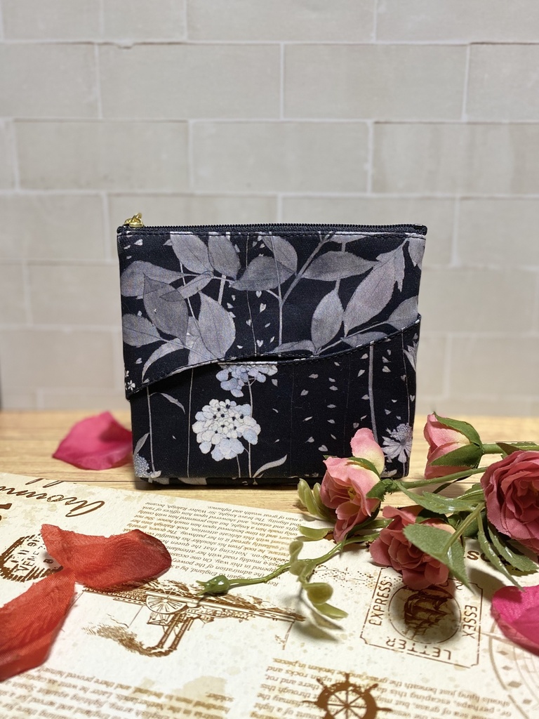 リバティプリントティッシュケース付きポーチ