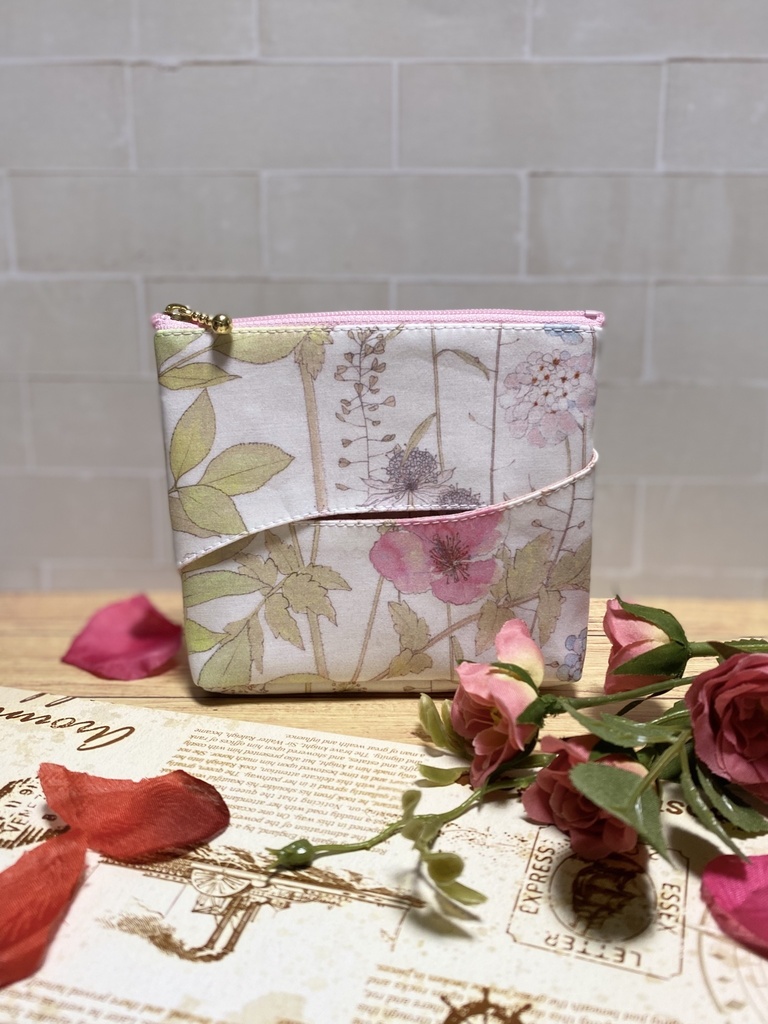 リバティプリントティッシュケース付きポーチ