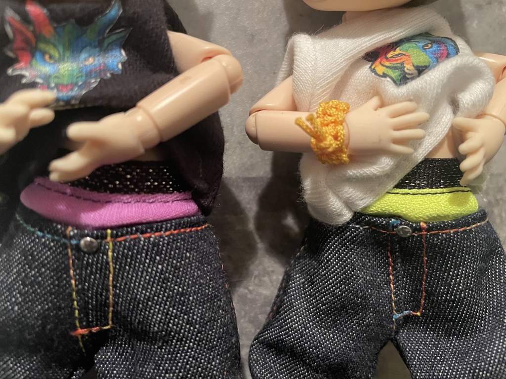 おパンツが見えるダボっとジーンズ