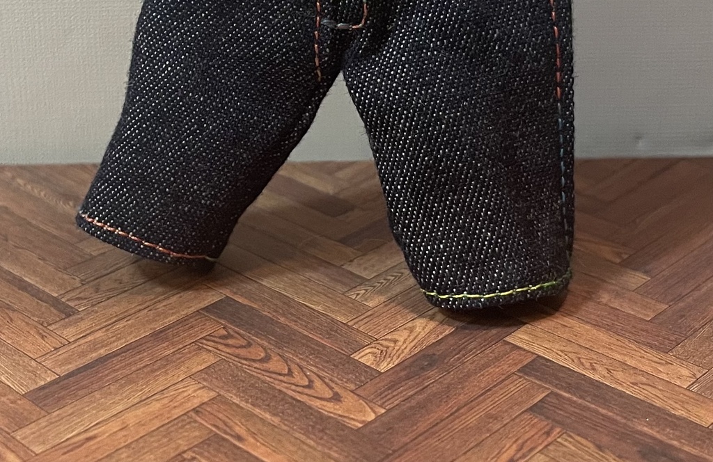 おパンツが見えるダボっとジーンズ